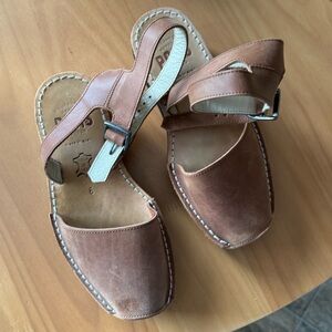 PONS Brown Leather Women's Sandals